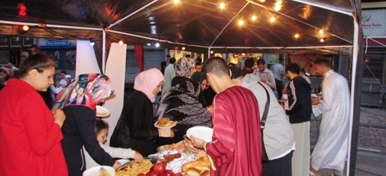 حفل-إفطار-جماعي-كبير-تحت-سماء-أمستردام-الهولندية-3