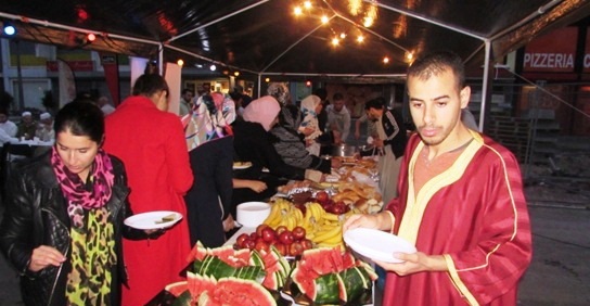 حفل-إفطار-جماعي-كبير-تحت-سماء-أمستردام-الهولندية-6