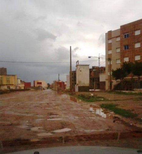 طريق-غير-معبدة-سببت-تهميش-5-467x622