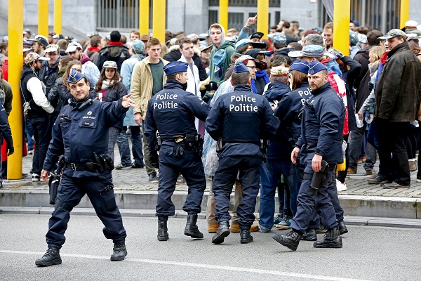 Belgian police officers escort students from Brussels university ULB/VUB at the occasion of the Saint Verhaegen day, the founder of the Brussels university, after security was tightened in Belgium following the fatal attacks in Paris on Friday, in Brussels, Belgium, November 20, 2015. REUTERS/Yves Herman